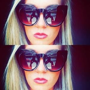 Meet your Posher, Caitlin